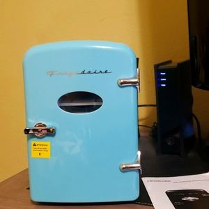 Mini mini fridge